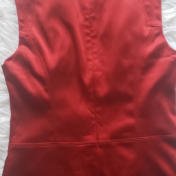 Tristan classy and structured red cocktail dress - Picture 8 of 12